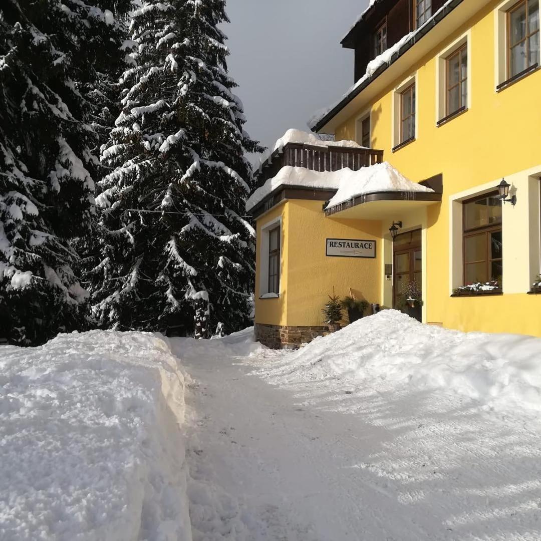 Hotel Lucni Dum Janské Lázně Esterno foto