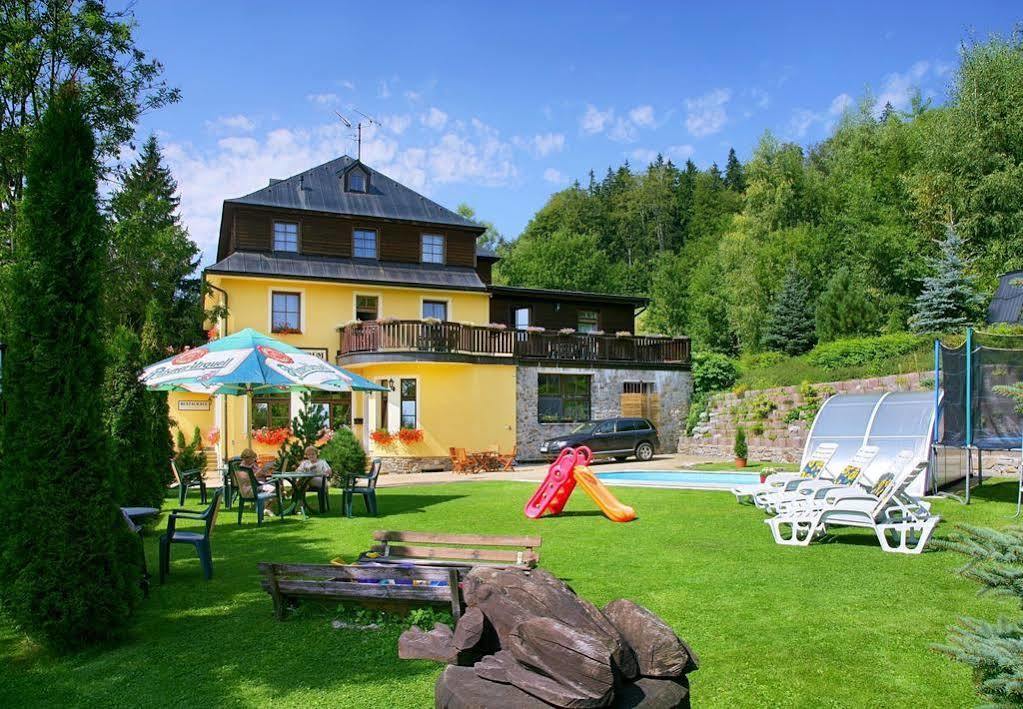 Hotel Lucni Dum Janské Lázně Esterno foto